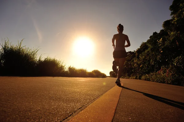 Woman runner running — Stock Photo, Image