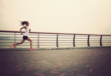 Genç fitness kadını