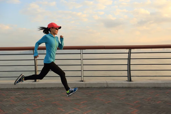 Young fitness woman — Stock Photo, Image