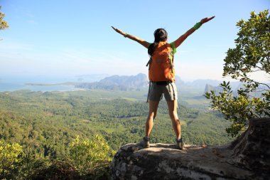 Tezahürat kadın uzun yürüyüşe çıkan kimse
