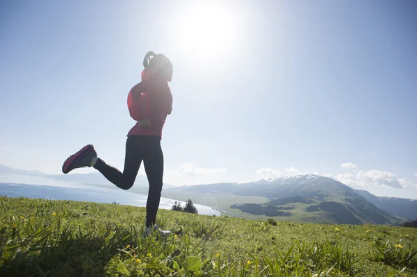 Fitness mujer joven corriendo —  Fotos de Stock