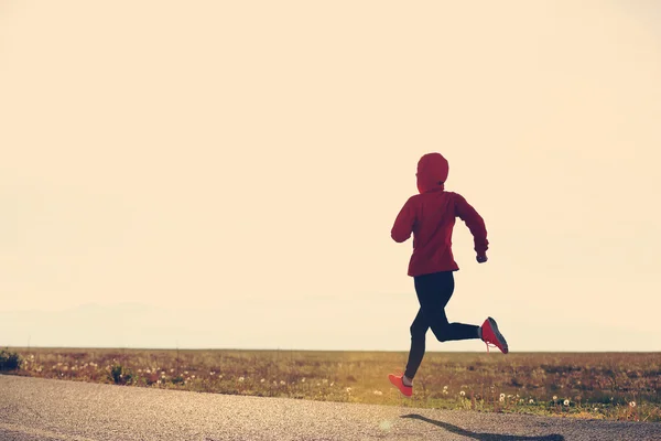 Young fitness woman runner running — Stock Photo, Image