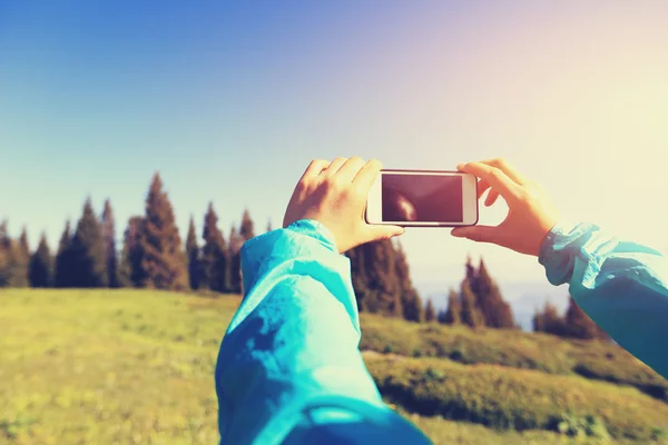 Hands taking photo with smartphone — Stock Photo, Image