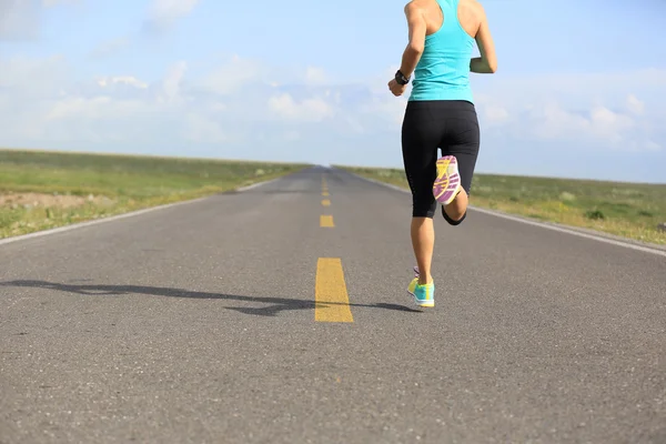 Joven corredor de fitness mujer corriendo —  Fotos de Stock