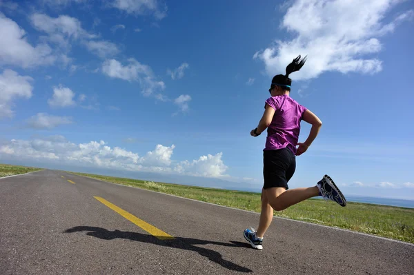 Healthy lifestyle young woman runner — Stock Photo, Image