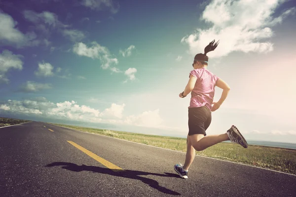 Healthy lifestyle young woman runner — Stock Photo, Image