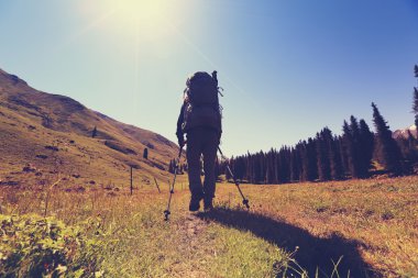 Kadın güzel Sincan dağlarında hiking