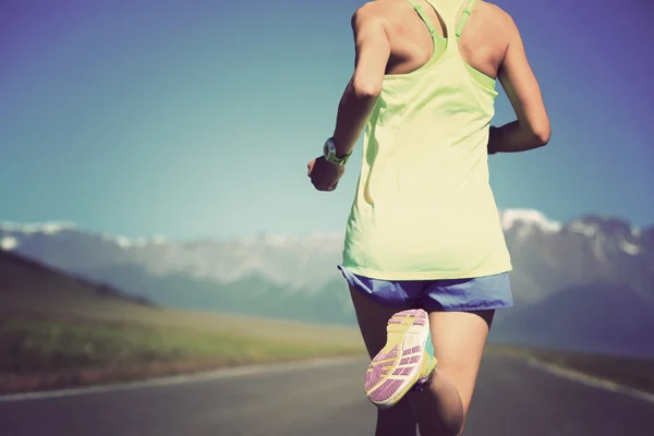 Fitness mulher correndo — Fotografia de Stock