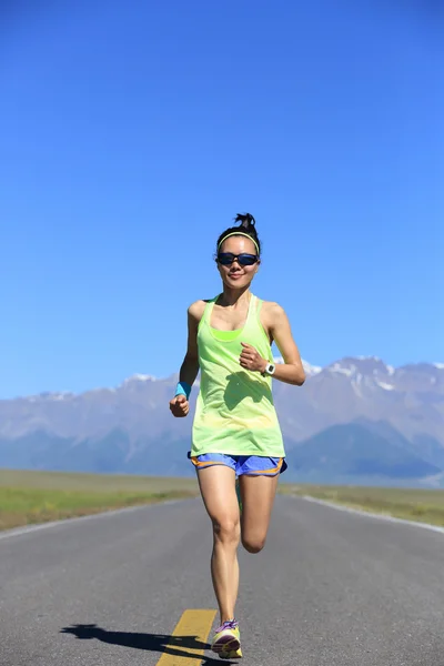 Fitness mujer corriendo —  Fotos de Stock