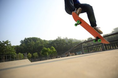 kaykaycı'nın bacakları kaykay