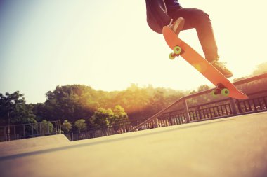 kaykaycı'nın bacakları kaykay