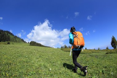 backpacker dağ izi hiking