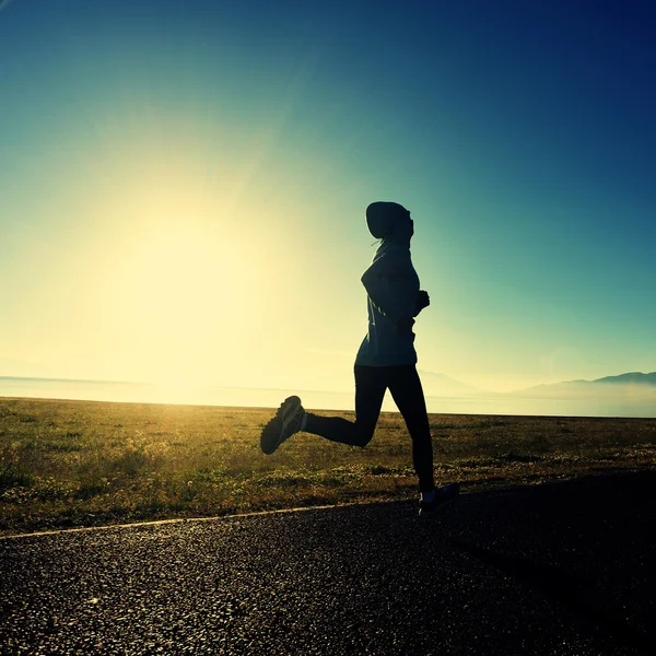 Biegająca kobieta fitness — Zdjęcie stockowe