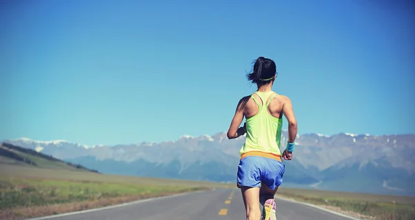 Fitness mujer corriendo —  Fotos de Stock