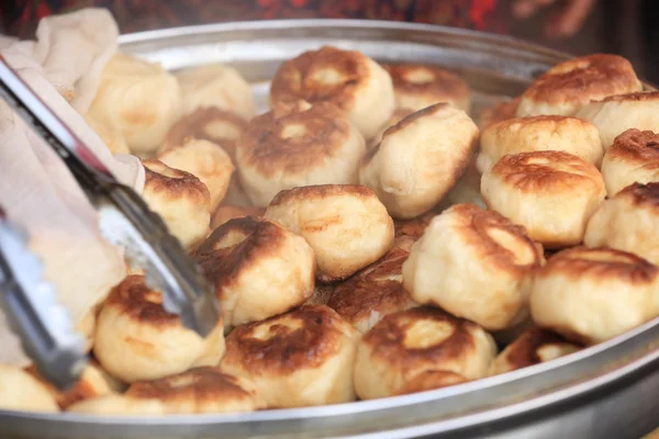 Traditionelles Essen gebratene gefüllte Semmeln — Stockfoto