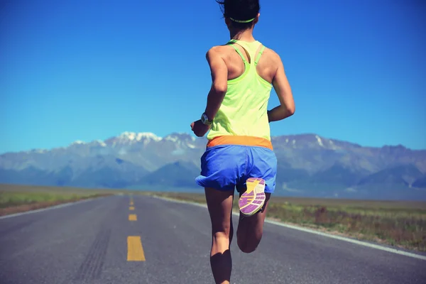 Fitness vrouw op de vlucht — Stockfoto