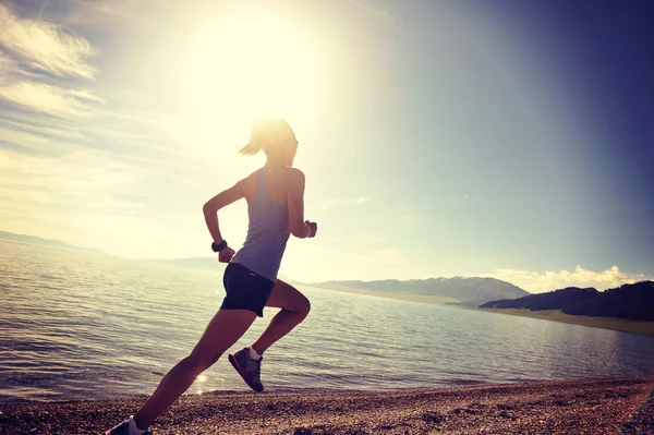 Fitness vrouw op de vlucht — Stockfoto