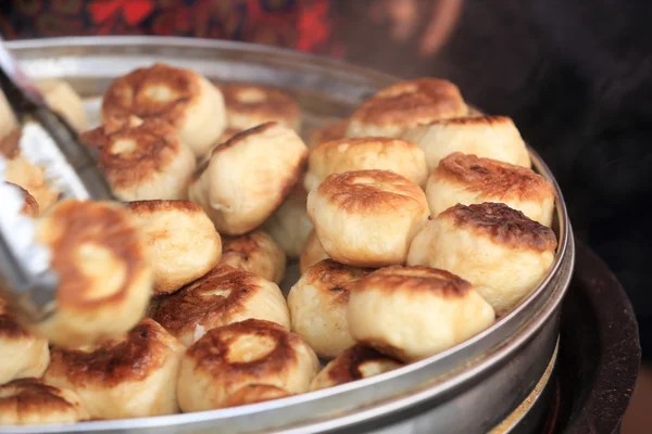 Bollos rellenos tostados comida tradicional — Foto de Stock