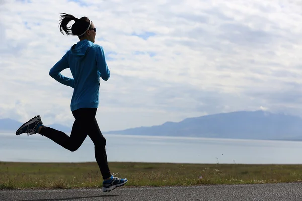 Woman running on road — Stock Photo, Image