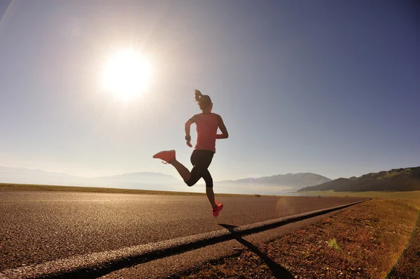 Fitness vrouw op de vlucht — Stockfoto