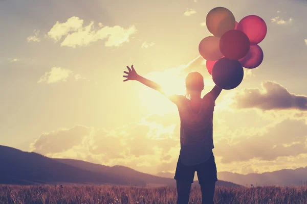 Mujer con globos de colores — Foto de Stock