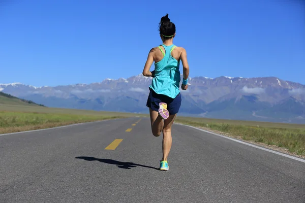 Fitness woman running — Stock Photo, Image