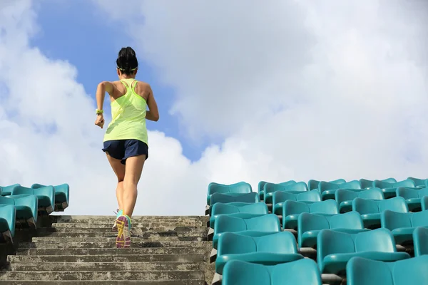 Woman running on stairs — Stock Photo, Image