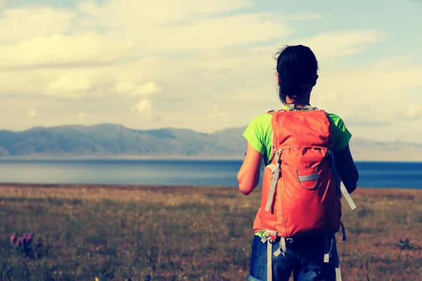  genç kadın backpacker 