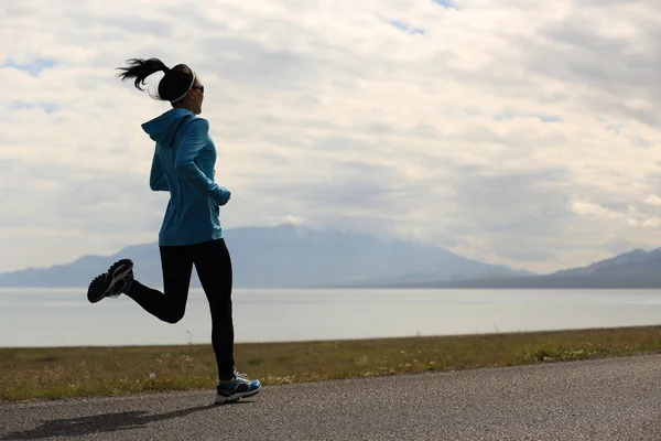 Fitness žena běží — Stock fotografie