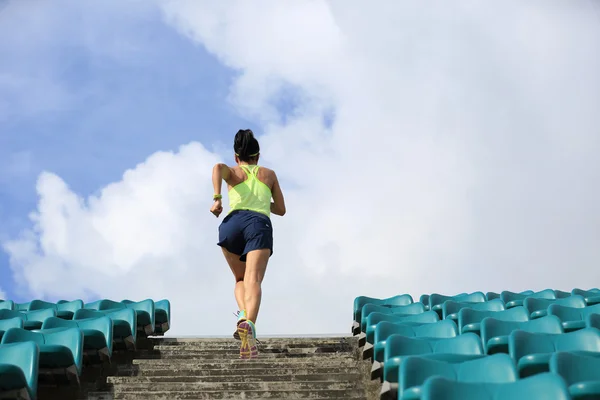 Woman running on stairs — Stock Photo, Image