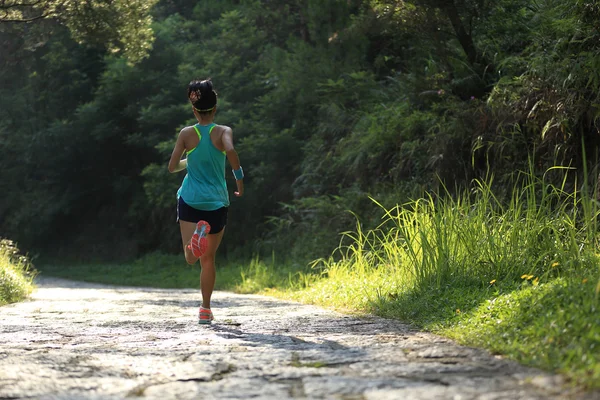 Athlete running on forest trail — Stock Photo, Image