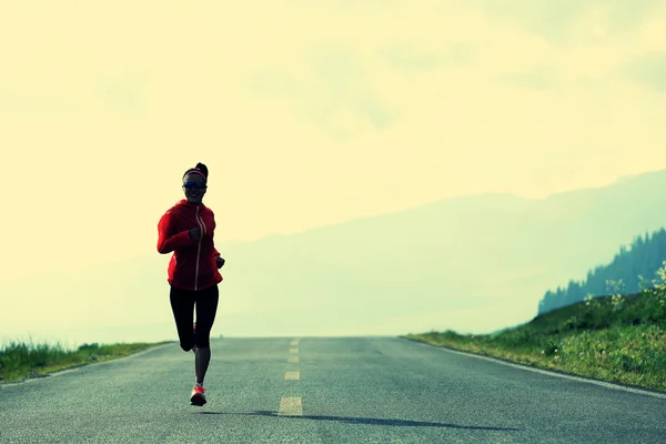Γυμναστική γυναίκα τρέχει — Φωτογραφία Αρχείου