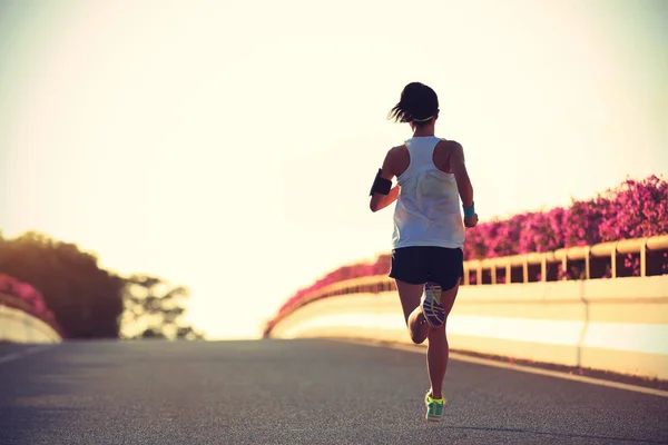 Fitness mujer corriendo — Foto de Stock