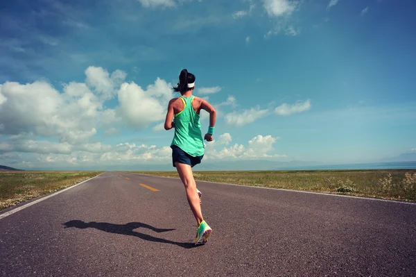 Fitness woman running outdoor — Stock Photo, Image