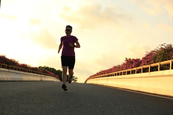 Fitness mulher correndo — Fotografia de Stock