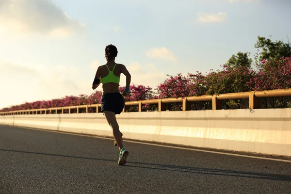 Fitness mujer corriendo —  Fotos de Stock