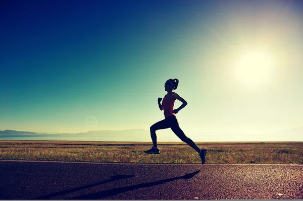 Fitness vrouw op de vlucht — Stockfoto