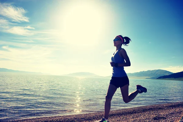 Fitness donna in esecuzione — Foto Stock