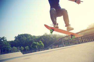 kaykaycı'nın bacakları kaykay