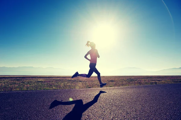 Fitness vrouw op de vlucht — Stockfoto