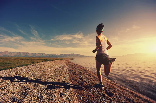 Fitness vrouw op de vlucht — Stockfoto