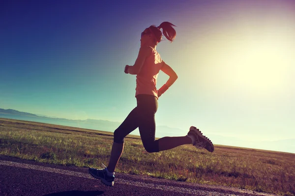 Fitness vrouw op de vlucht — Stockfoto