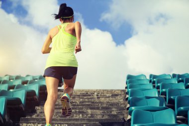 merdivenlerde koşma atlet