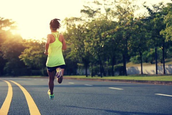 Fitness mujer corriendo —  Fotos de Stock