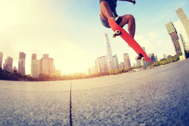 kaykaycı'nın bacakları kaykay