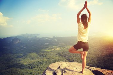  dağ tepe, Yoga yapıyor kadın