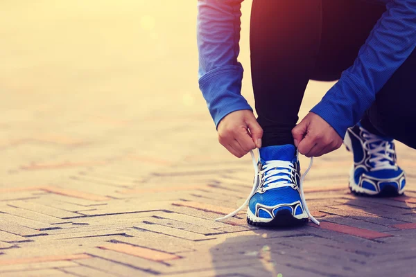 Nő runner árukapcsolás cipőfűző — Stock Fotó