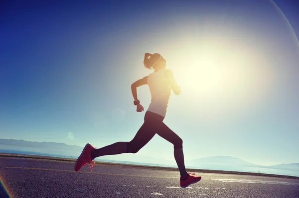 Fitness mujer corriendo al aire libre — Foto de Stock