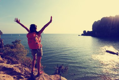 kadın hiker kollarını tezahürat