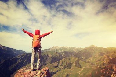 kadın hiker kollarını 